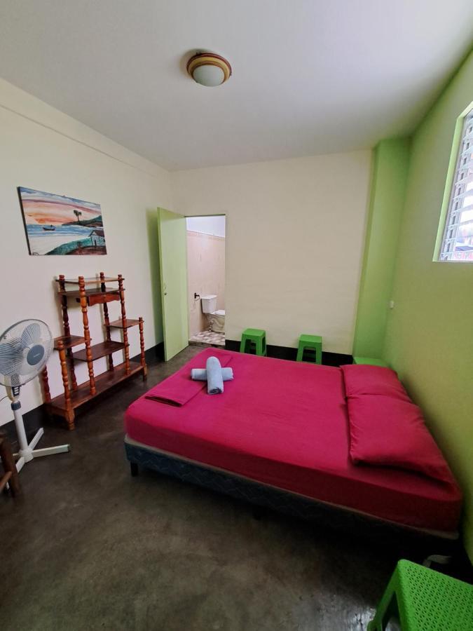 Hostal Mochilas กรานาดา ภายนอก รูปภาพ