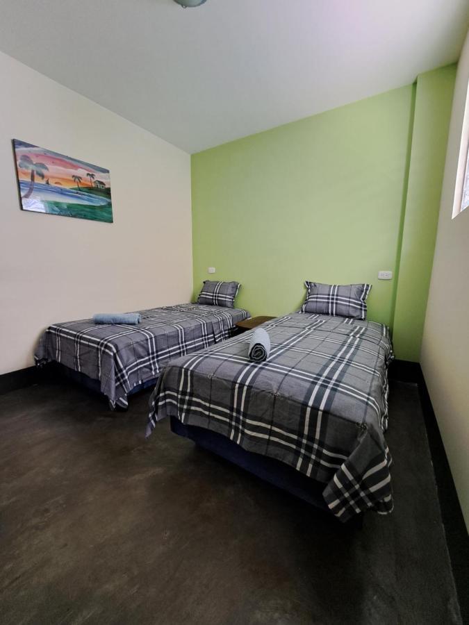 Hostal Mochilas กรานาดา ภายนอก รูปภาพ